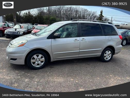 Silver 2008 Toyota Sienna LE