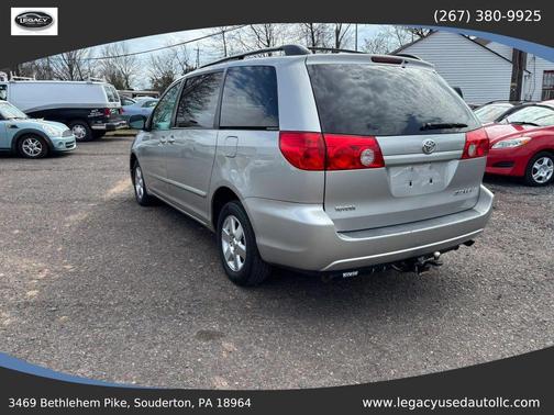 Silver 2008 Toyota Sienna LE