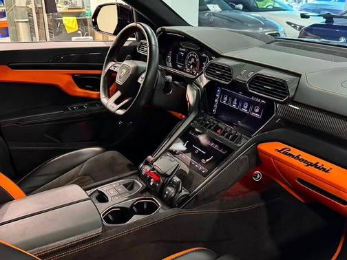 Nero Noctis 2023 Lamborghini Urus S