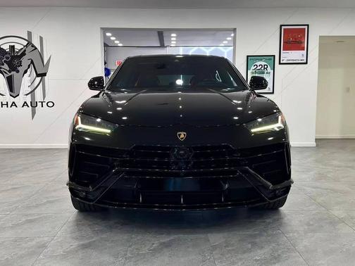 Nero Noctis 2023 Lamborghini Urus S