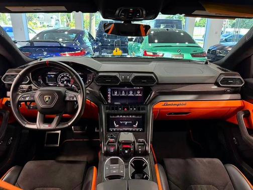 Nero Noctis 2023 Lamborghini Urus S