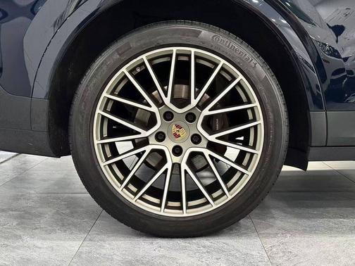 2022 Porsche Cayenne Platinum Edition