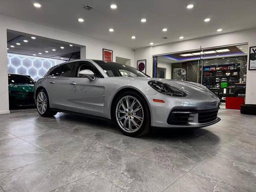 Dolomite Silver Metallic 2019 Porsche Panamera 4