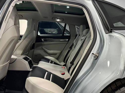 Dolomite Silver Metallic 2019 Porsche Panamera 4
