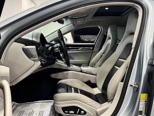 Dolomite Silver Metallic 2019 Porsche Panamera 4