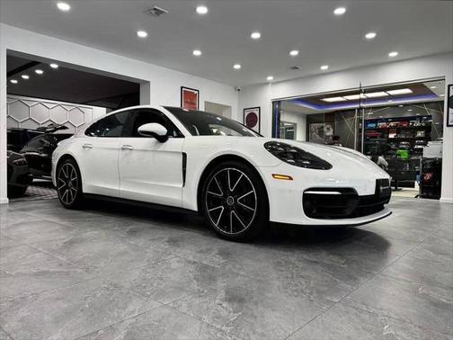 2023 Porsche Panamera 4