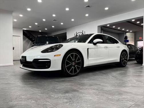 2023 Porsche Panamera 4