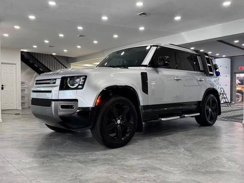 Hakuba Silver Metallic 2023 Land Rover Defender 110 X-Dynamic SE