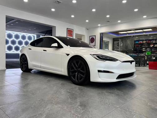 Pearl White Multi-Coat 2021 Tesla Model S Plaid