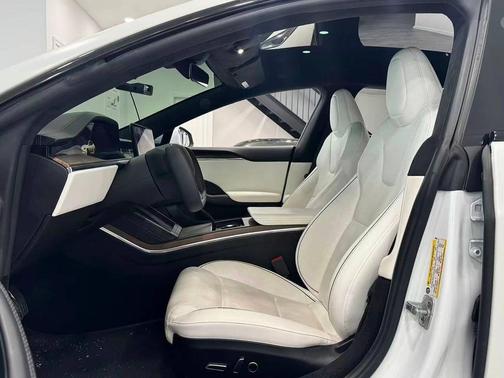 Pearl White Multi-Coat 2021 Tesla Model S Plaid