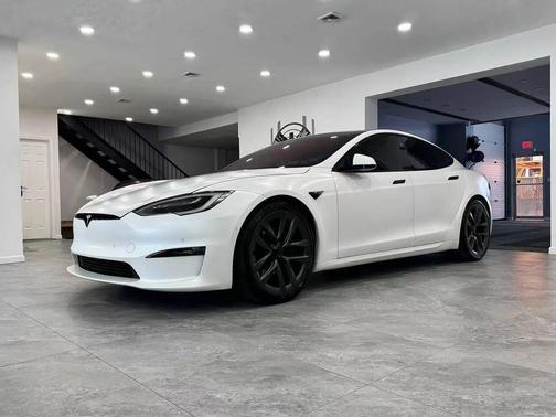 Pearl White Multi-Coat 2021 Tesla Model S Plaid