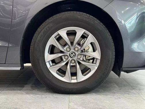 2025 Toyota Sienna LE