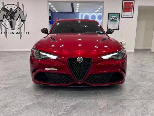 Rosso Competizione Tri-Coat 2017 Alfa Romeo Giulia Quadrifoglio