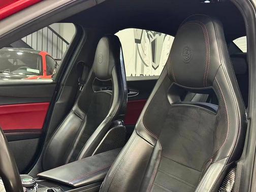 Rosso Competizione Tri-Coat 2017 Alfa Romeo Giulia Quadrifoglio