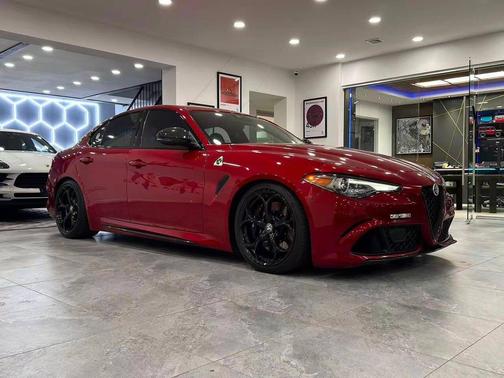 Rosso Competizione Tri-Coat 2017 Alfa Romeo Giulia Quadrifoglio
