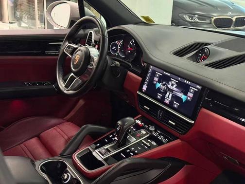Chalk 2020 Porsche Cayenne Cayenne
