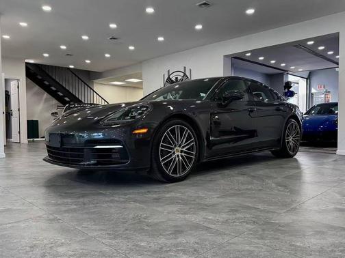 Agate Grey Metallic 2018 Porsche Panamera 4S