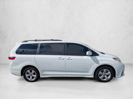 2018 Toyota Sienna LE