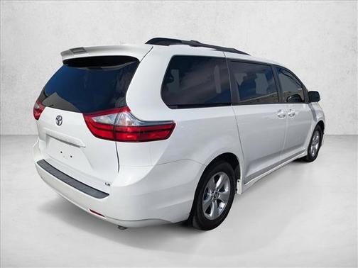 2018 Toyota Sienna LE
