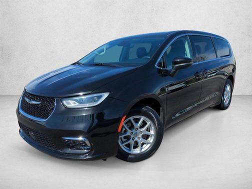 Brilliant Black Crystal Pearlcoat 2023 Chrysler Pacifica Touring L