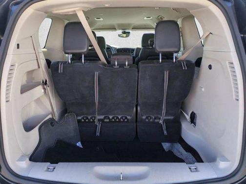 Brilliant Black Crystal Pearlcoat 2023 Chrysler Pacifica Touring L
