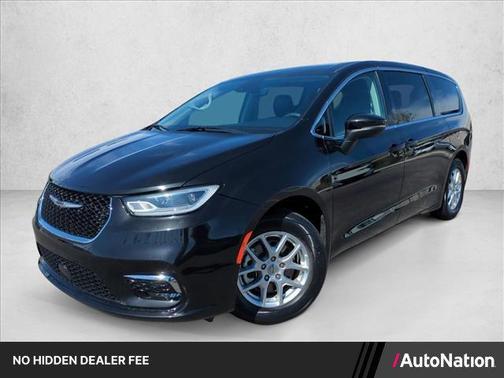 Brilliant Black Crystal Pearlcoat 2023 Chrysler Pacifica Touring L