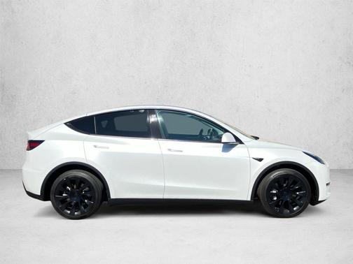 Pearl White Multi-Coat 2023 Tesla Model 3 Standard Range
