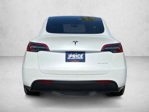 Pearl White Multi-Coat 2023 Tesla Model 3 Standard Range