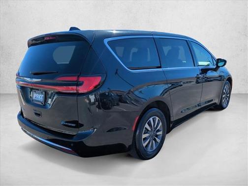 2024 Chrysler Pacifica Hybrid Select