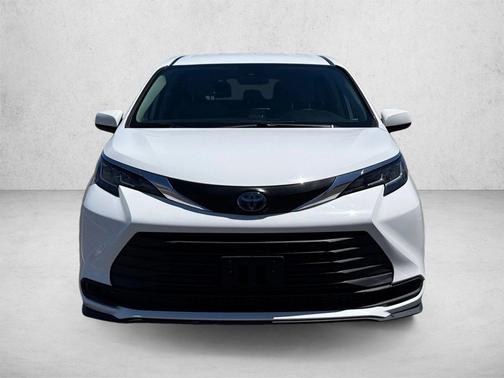 Super White 2021 Toyota Sienna LE