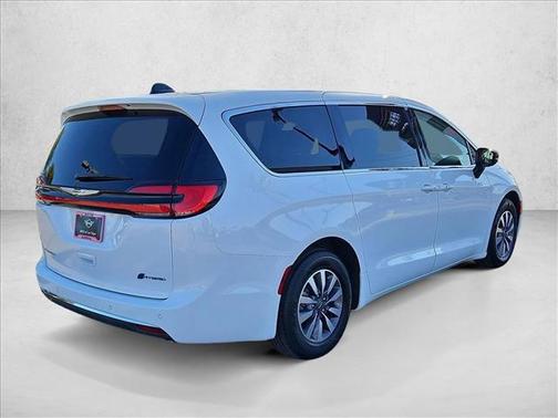 Bright White Clearcoat 2024 Chrysler Pacifica L