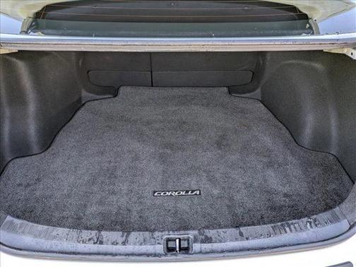 Blizzard Pearl 2020 Toyota Corolla SE