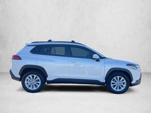 Wind Chill Pearl 2024 Toyota Corolla Cross LE