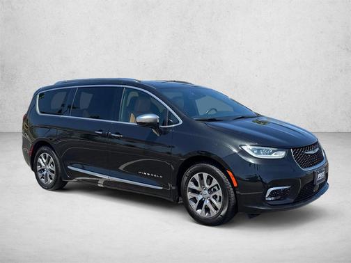 Brilliant Black Crystal Pearlcoat 2021 Chrysler Pacifica L