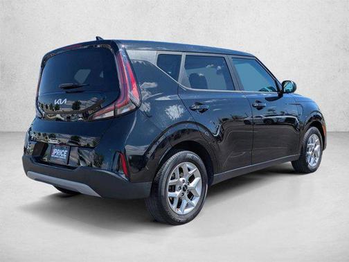 Fusion Black 2023 Kia Soul LX