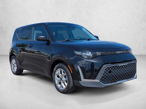 Fusion Black 2023 Kia Soul LX