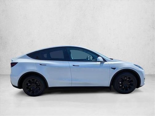 Pearl White Multi-Coat 2022 Tesla Model Y Long Range Dual Motor All-Wheel Drive
