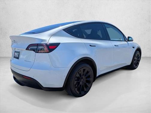 Pearl White Multi-Coat 2022 Tesla Model Y Long Range Dual Motor All-Wheel Drive
