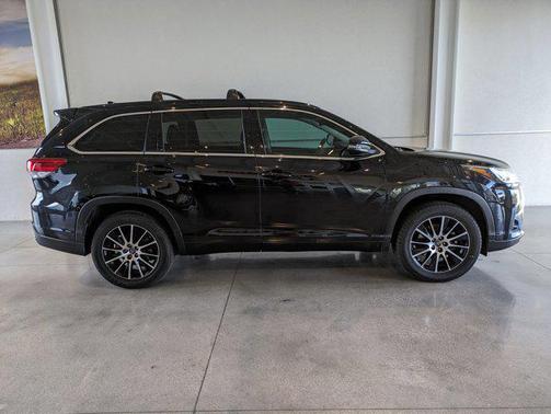 2017 Toyota Highlander SE