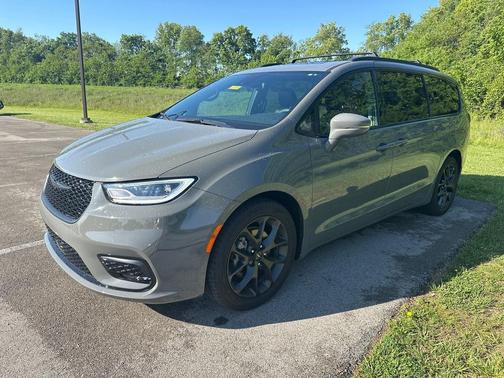Ceramic Gray Clearcoat 2022 Chrysler Pacifica Touring L