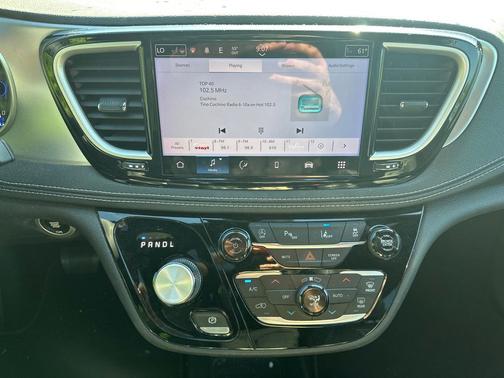 Ceramic Gray Clearcoat 2022 Chrysler Pacifica Touring L