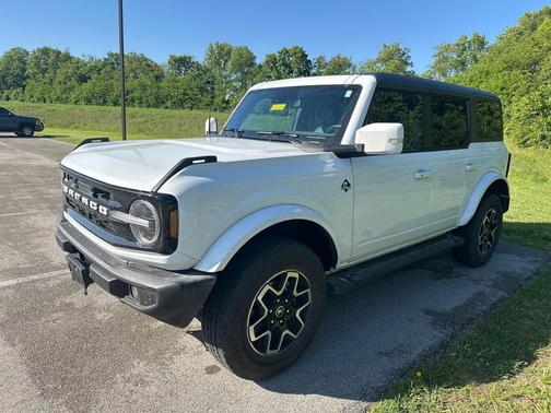 Oxford White 2024 Ford Bronco Outer Banks