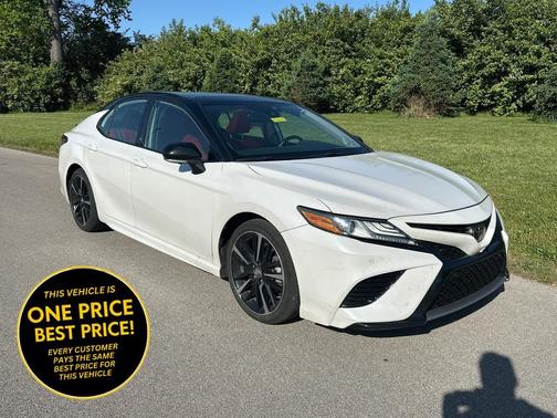 Wind Chill Pearl w/Midnight Black Metallic Roof 2019 Toyota Camry XSE
