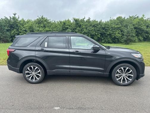 Agate Black Metallic 2026 Ford Explorer ST-Line