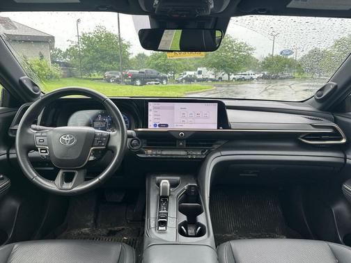 Black 2023 Toyota Crown Platinum
