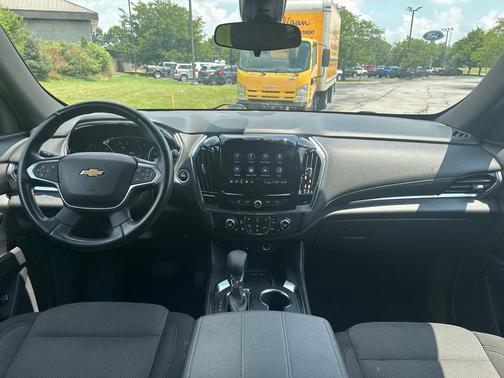 Mosaic Black Metallic 2023 Chevrolet Traverse LT Cloth