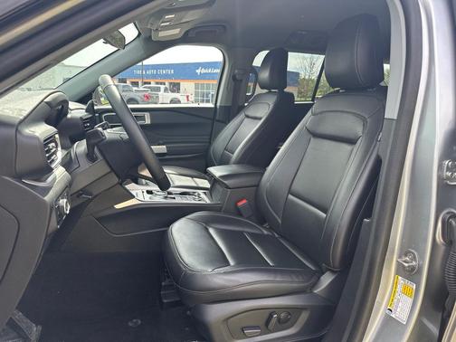 Iconic Silver Metallic 2023 Ford Explorer XLT