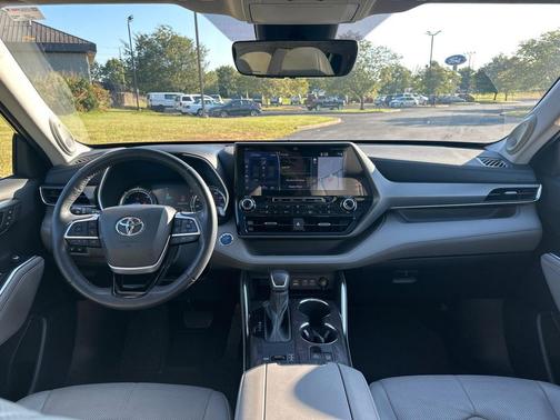 2022 Toyota Highlander Hybrid Limited