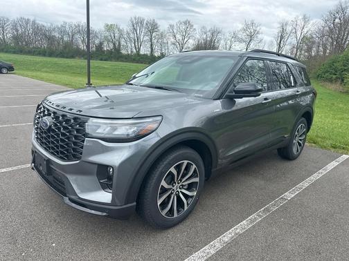 Carbonized Gray Metallic 2026 Ford Explorer ST-Line
