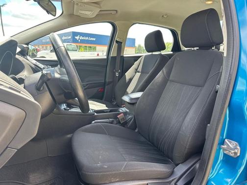 Blue Candy Metallic Tinted Clearcoat 2017 Ford Focus SE